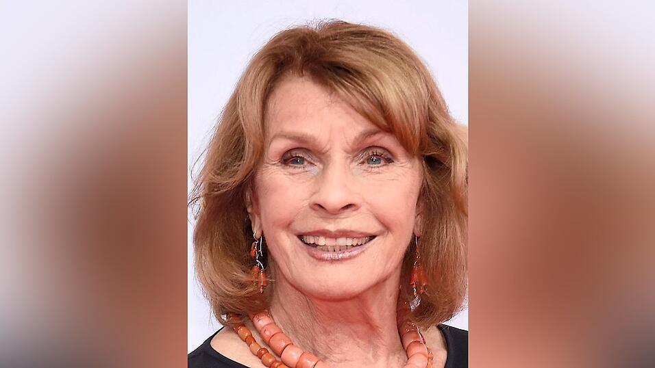 Die Schauspielerin Senta Berger lächelt - dazu war ihr bei ihrem jüngsten Dreh nicht immer zu Mute. Ihr war übel, die Knie zitterten. Die Schauspielerin Senta Berger lächelt - dazu war ihr bei ihrem jüngsten Dreh nicht immer zu Mute. Ihr war übel, die Knie zitterten.