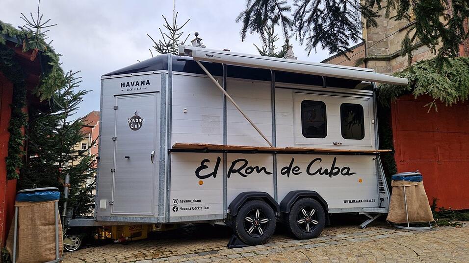 Mit diesem Anh&auml;nger ist Matthias Liebl mit seinem Havana auch auf Festen in der Region vertreten - beispielsweise auch auf dem Chamer Christkindlmarkt.