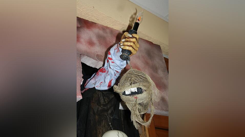 Krueger meets Krüger: Horror-Kultfigur Freddy spukt bis Halloween im gleichnamigen Freizeit-Center in Ittling.