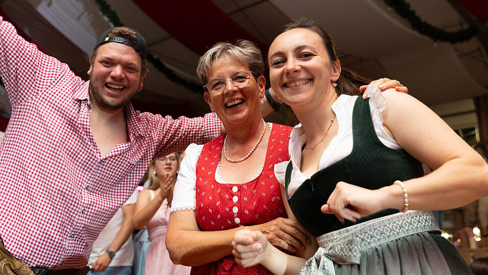Die Partybilder vom Dienstag, 11. August, aus dem Festzelt Greindl. Die Partybilder vom Dienstag, 11. August, aus dem Festzelt Greindl.