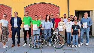 Die erfolgreichsten Stadtradler bei der Siegerehrung. Die erfolgreichsten Stadtradler bei der Siegerehrung.