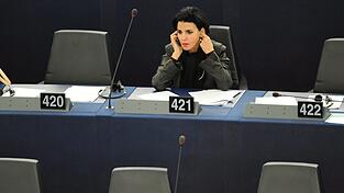 Rachida Dati ist zurück: Frankreichs Präsident Emmanuel Macron berief die streitbare Konservative (hier im Europäischen Parlament auf einer Aufnahme aus dem Jahr 2012) und ehemalige Justizministerin wieder für sein neuformiertes Kabinett. Rachida Dati ist zurück: Frankreichs Präsident Emmanuel Macron berief die streitbare Konservative (hier im Europäischen Parlament auf einer Aufnahme aus dem Jahr 2012) und ehemalige Justizministerin wieder für sein neuformiertes Kabinett.