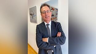 Fritz Pörnbacher im Verlagshaus der 'Landshuter Zeitung'. Am 15. März übergibt er sein Amt an die neugewählte Präsidentin Michaela Wirtz. Fritz Pörnbacher im Verlagshaus der 'Landshuter Zeitung'. Am 15. März übergibt er sein Amt an die neugewählte Präsidentin Michaela Wirtz.