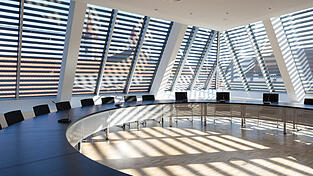 Am runden Ratstisch im Feyerabendhaus werden auch in der n&auml;chsten Amtsperiode nicht mehr als 24 Stadtr&auml;te Platz nehmen.