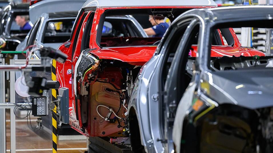 Ab 2035 sollen in der EU keine neuen Autos mit Benzin- oder Dieselmotor mehr zugelassen werden dürfen. (Symbolbild)