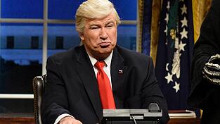 Politische Comedy war immer Teil von «Saturday Night Live». Niemand war häufiger zu Gast als Alec Baldwin – hier als Donald Trump.