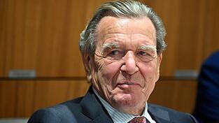 Altkanzler Gerhard Schr&ouml;der war vom Kreml-Chef Wladimir Putin als Vermittler im Ukraine-Krieg vorgeschlagen worden.
