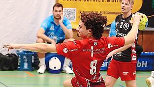 Armin Guss (rotes Trikot) trieb die TGL an und brachte sein Team schon früh auf die Siegerstraße. Armin Guss (rotes Trikot) trieb die TGL an und brachte sein Team schon früh auf die Siegerstraße.