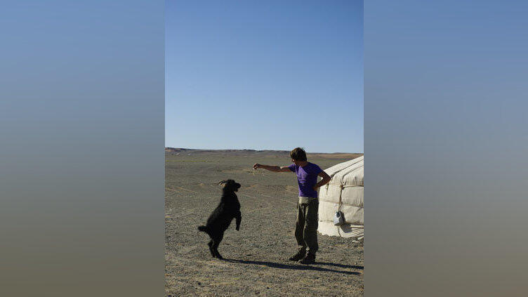 Imke Hansen und Andreas Goldbrunner reisen um die Welt. In der Wüste Gobi. Imke Hansen und Andreas Goldbrunner reisen um die Welt. In der Wüste Gobi.