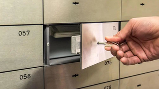 Den Inhalt vom Schließfach kennt nur der Kunde. Gemietet werden die Metallboxen nach wie vor gerne, sagt der Chef der Chamer Sparkasse, Franz Wittmann. Nur Fotos aus dem Allerheiligsten will er lieber nicht in der Zeitung haben. Den Inhalt vom Schließfach kennt nur der Kunde. Gemietet werden die Metallboxen nach wie vor gerne, sagt der Chef der Chamer Sparkasse, Franz Wittmann. Nur Fotos aus dem Allerheiligsten will er lieber nicht in der Zeitung haben.