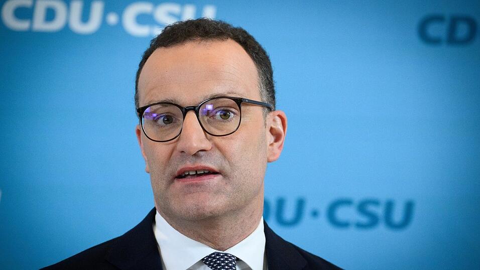 Sein Vaterglück sei nicht vereinbar mit seinem politischen Amt, begründet Jens Spahn seinen Rücktritt. Sein Vaterglück sei nicht vereinbar mit seinem politischen Amt, begründet Jens Spahn seinen Rücktritt.