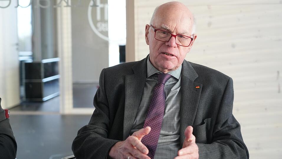 „Wo immer demokratische Parteien der Mitte mit Rechtspopulisten kooperiert oder gar koaliert haben, hat es regelmäßig die Rechten gestärkt und nie die Mitte“, sagt Norbert Lammert. Am 19. Dezember gibt der 77-Jährige den Vorsitz der Konrad-Adenauer-Stiftung ab.