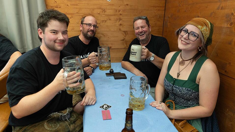 Die Partybilder vom Montag, 10. August, aus dem Festzelt Wenisch. Die Partybilder vom Montag, 10. August, aus dem Festzelt Wenisch.