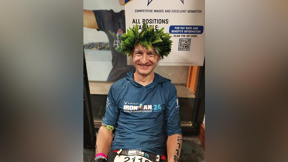 Hans-Christoph Gallmeier im Ziel nach dem erfolgreich bestrittenen Ironman. Hans-Christoph Gallmeier im Ziel nach dem erfolgreich bestrittenen Ironman.