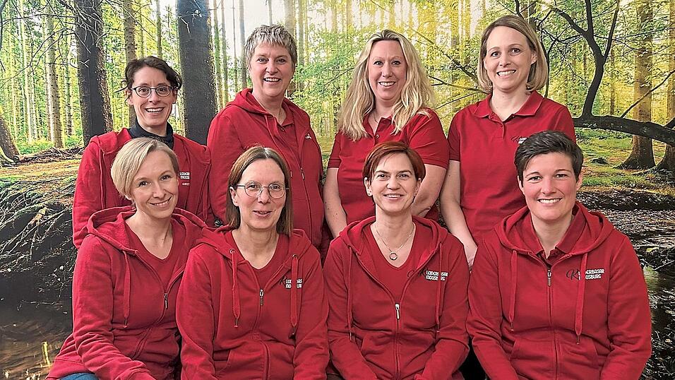 Die Vorstandschaft mit (vorne von links) Sandra Müller, Christine Kosubek, Mirjam Pape, Iris Spitaler, (hinten von links) Christine Metterlein-Reither, Janine Blume, Friederike Linseisen und Bianca Wolf. Die Vorstandschaft mit (vorne von links) Sandra Müller, Christine Kosubek, Mirjam Pape, Iris Spitaler, (hinten von links) Christine Metterlein-Reither, Janine Blume, Friederike Linseisen und Bianca Wolf.