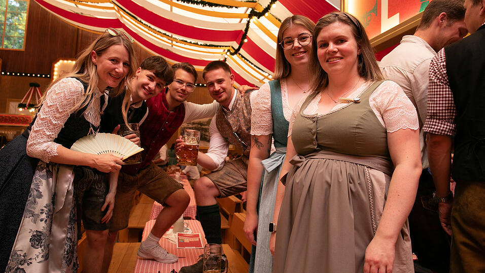 Die Partybilder vom Mittwoch, 13. August, aus dem Festzelt Krönner. Die Partybilder vom Mittwoch, 13. August, aus dem Festzelt Krönner.