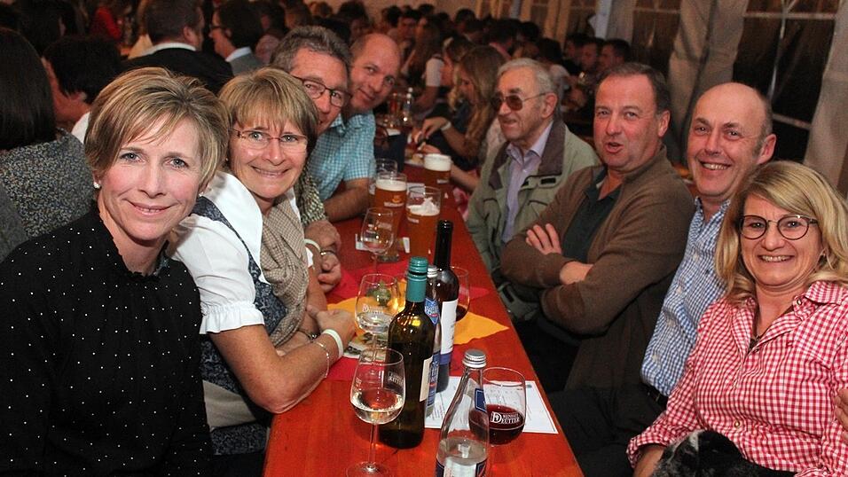 Die besten Bilder vom Wein- und Wei&szlig;bierfest des Burschenvereins Arth und der M&auml;dchengruppe.