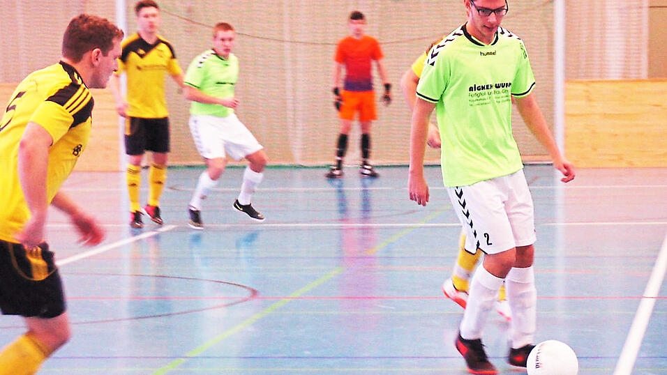 Titelfavorit ist Titelverteidiger SpVgg Stephansposching.