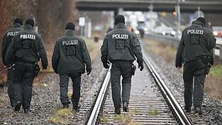 Ermittler haben die Suche nach einer vermissten 16-Jährigen aus Remshalden (Rems-Murr-Kreis) fortgesetzt.