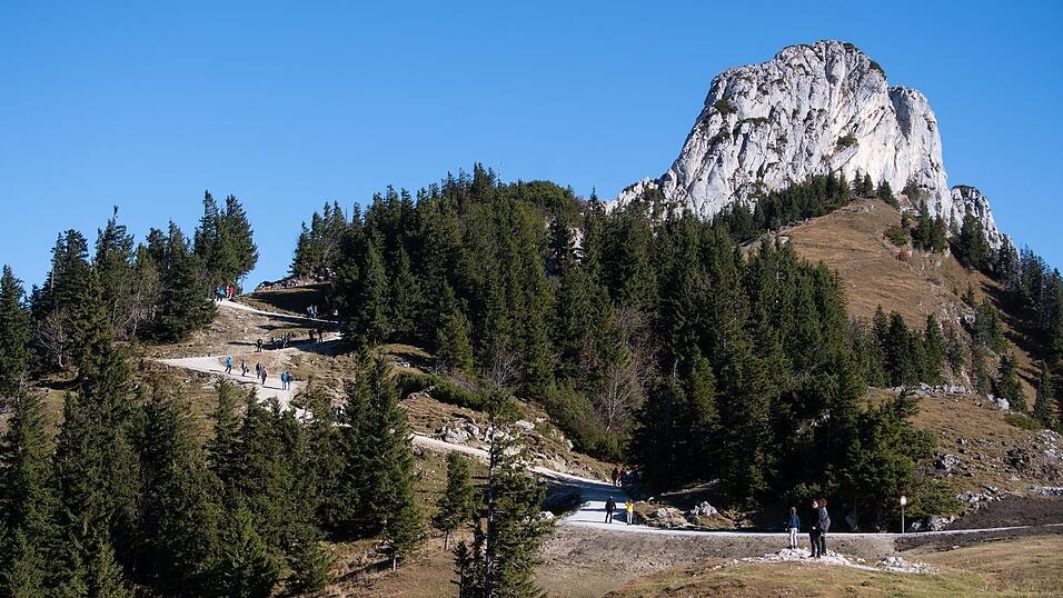 An der Kampenwand darf laut Gerichtsurteil eine neue Bergbahn gebaut werden. (Archivbild) An der Kampenwand darf laut Gerichtsurteil eine neue Bergbahn gebaut werden. (Archivbild)