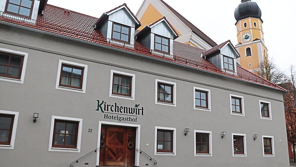 Der Kirchenwirt in Schierling ist ab sofort geschlossen. Der Hotelbetrieb läuft aber weiter.