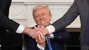 US-Präsident Donald Trump brüstet sich immer wieder, schon mehrere Kriege und große Konflikte beendet zu haben. (Archivbild) US-Präsident Donald Trump brüstet sich immer wieder, schon mehrere Kriege und große Konflikte beendet zu haben. (Archivbild)