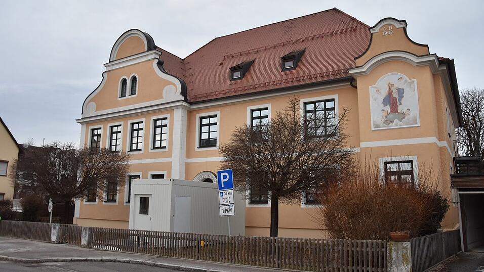 Um ein angestrebtes Bürgerbegehren zum ehemaligen Klostergebäude hatte sich ein Streit entwickelt, der das Verwaltungsgericht beschäftigte. Inzwischen hat die BI alle ihre Anstrengungen beendet. Um ein angestrebtes Bürgerbegehren zum ehemaligen Klostergebäude hatte sich ein Streit entwickelt, der das Verwaltungsgericht beschäftigte. Inzwischen hat die BI alle ihre Anstrengungen beendet.