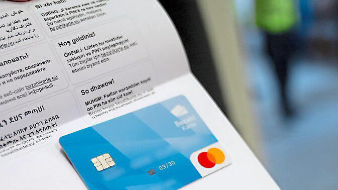 Seit sechs Monaten erhalten Asylbewerber in der Region eine Bezahlkarte.