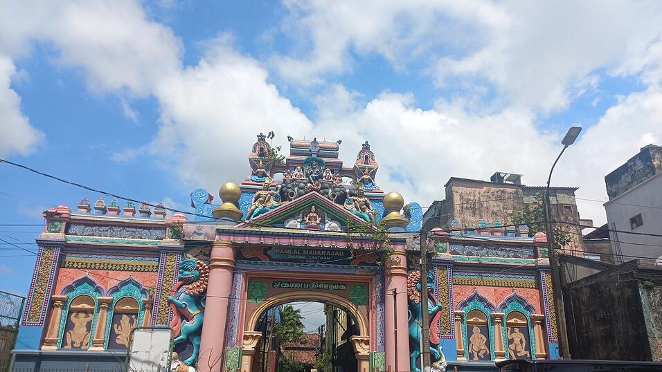 Historische Tempel, moderne Bauten, viel Gewusel: Das ist Colombo, Sri Lankas Hauptstadt.