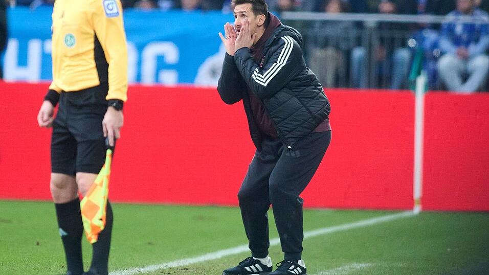 Miroslav Klose hadert mit der Nürnberger Niederlage. Miroslav Klose hadert mit der Nürnberger Niederlage.