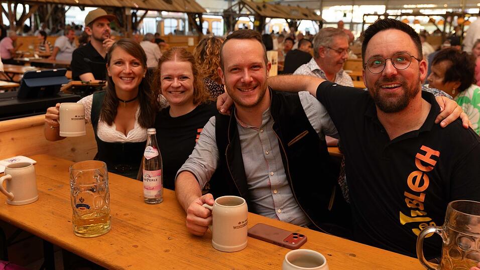 Die Partybilder vom Montag, 10. August, aus dem Festzelt Reisinger. Die Partybilder vom Montag, 10. August, aus dem Festzelt Reisinger.