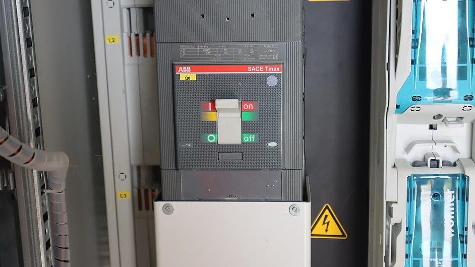 Eine zulässige technische Lösung, die nur die Netzeinspeisung abschaltet, wäre gefragt. Eine zulässige technische Lösung, die nur die Netzeinspeisung abschaltet, wäre gefragt.