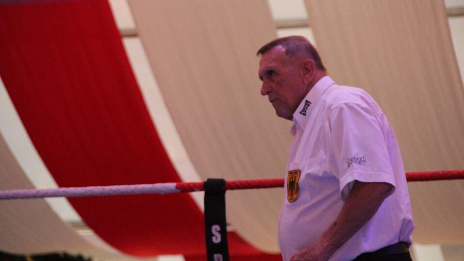 Im Lechner-Festzelt hie&szlig; es am Sonntag wieder 'Let&acute;s get ready to rumble'.