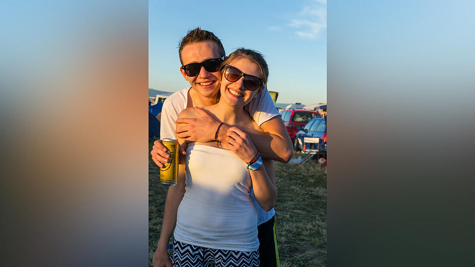Ein Streifzug durch das Campinggelände: Trotz heißer Temperaturen sind die Festivalbesucher bestens gelaunt. (Foto: Susanne Raith) Ein Streifzug durch das Campinggelände: Trotz heißer Temperaturen sind die Festivalbesucher bestens gelaunt. (Foto: Susanne Raith)