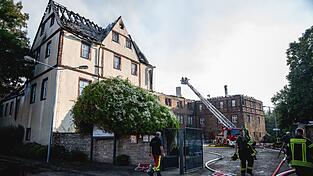 Hotelgäste und Personal mussten aufgrund des Feuers evakuiert werden. Hotelgäste und Personal mussten aufgrund des Feuers evakuiert werden.