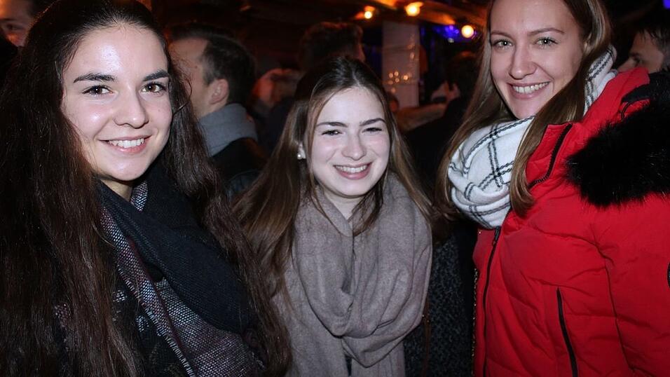 Bei einem schweren Unfall in der Gemeinde Frontenhausen sind zwei Menschen verletzt worden. Bei einem schweren Unfall in der Gemeinde Frontenhausen sind zwei Menschen verletzt worden.