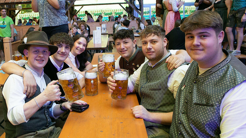 Die Partybilder vom Montag, 18. August, aus dem Festzelt Reisinger. Die Partybilder vom Montag, 18. August, aus dem Festzelt Reisinger.