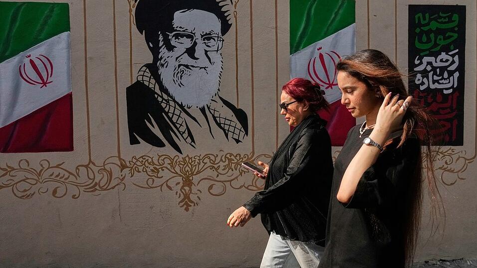 Die Bevölkerung im Iran leidet unter rasant gestiegenen Preisen. (Archivbild) Die Bevölkerung im Iran leidet unter rasant gestiegenen Preisen. (Archivbild)