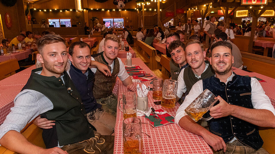 Die Partybilder vom Sonntag, 13. August 2023, aus dem Festzelt Krönner. Die Partybilder vom Sonntag, 13. August 2023, aus dem Festzelt Krönner.