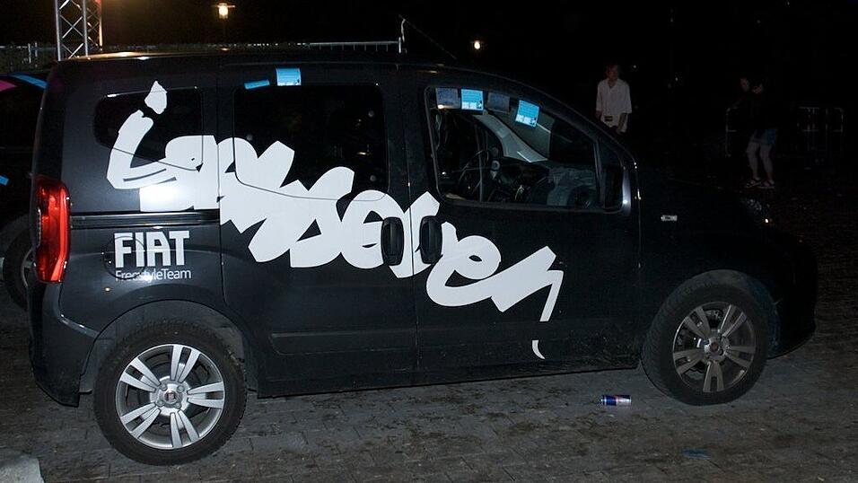 Rund 4000 Boarderfreunde feierten bei der Weltpremiere des neuesten Films von Isenseven, 'Let's go get lost' in M&uuml;nchen.