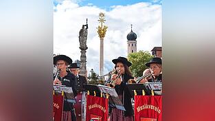 Bluval bringt von September bis November wieder vielfältige Konzerte nach Straubing. - Glühwein und Schnee scheinen momentan noch in weiter Ferne, doch schon in drei Monaten eröffnet der Christkindlmarkt. 