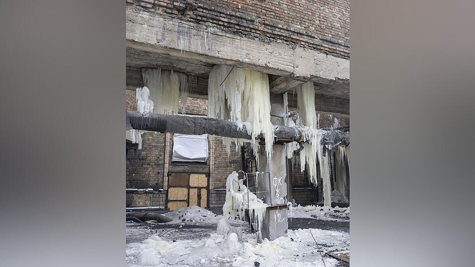 Wegen eines zerst&ouml;rten Heizkraftwerks k&ouml;nnen mehr als 1.100 Wohnblocks in Kiew nicht geheizt werden.