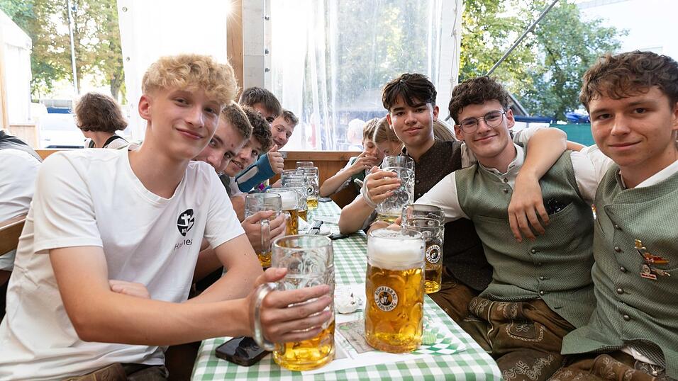 Die Partybilder vom Sonntag, 9. August, aus dem Festzelt Weckmann. Die Partybilder vom Sonntag, 9. August, aus dem Festzelt Weckmann.