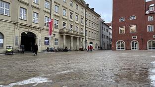 Wie kann das Kopfsteinpflaster zwischen Haidplatz und Kohlenmarkt barriere&auml;rmer werden? Dieser Frage ging der Planungsausschuss nach.