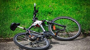 Der Mann musste zur station&auml;ren Behandlung ins Krankenhaus gebracht werden. (Symbolbild)