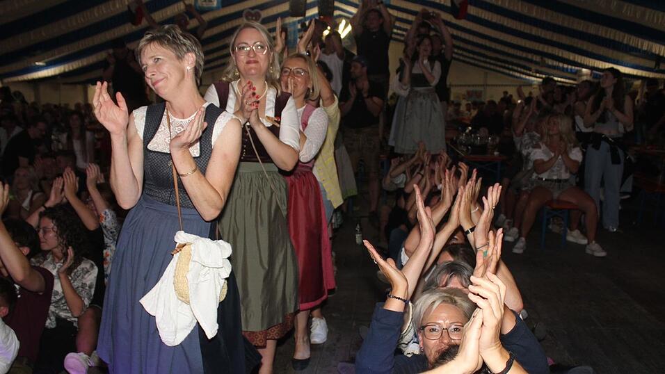 Zur Musik von Headless wurde ausgelassen gefeiert.