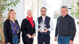 Schulleiterin Lucia Wuddi (von links), Alexandra Kohlhäufl von der IHK, Referent Philipp Mann und Schulrat Michael Schütz. Schulleiterin Lucia Wuddi (von links), Alexandra Kohlhäufl von der IHK, Referent Philipp Mann und Schulrat Michael Schütz.