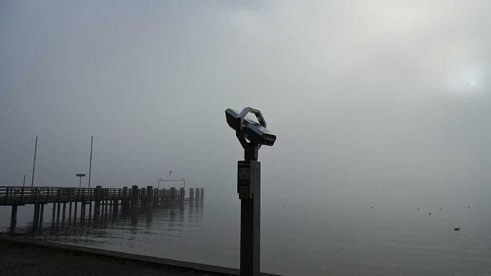 Es bleibt dem DWD zufolge vorerst trüb in Bayern. (Illustration)