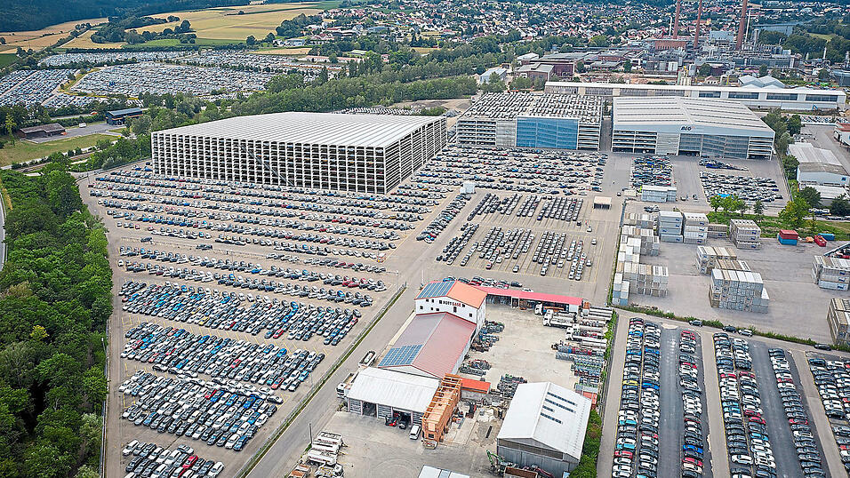 Diese Animation zeigt die Dimension des geplanten Autoregals von BLG Logistics (links) auf dem Gelände des Kelheimer Hafens. Diese Animation zeigt die Dimension des geplanten Autoregals von BLG Logistics (links) auf dem Gelände des Kelheimer Hafens.