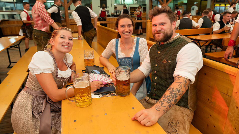 Die Partybilder vom Montag, 12. August 2024, aus dem Festzelt Nothaft. Die Partybilder vom Montag, 12. August 2024, aus dem Festzelt Nothaft.
